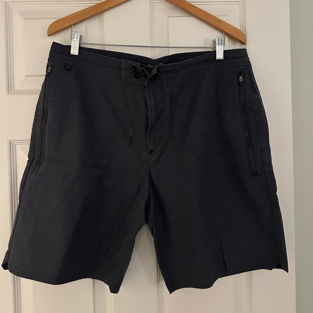 Very gently worn size 36 navy blue Roark shorts.